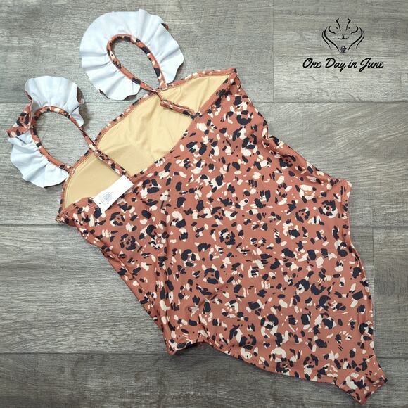 Old Navy Ruffle Strap One Piece Swimsuit Size M - Picture 5 of 5